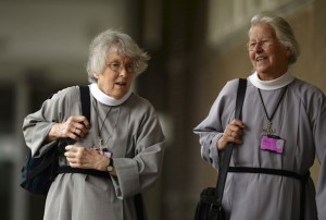 Iglesia de Inglaterra vota «sí» a la ordenación de obispas Leer más:  La Iglesia de Inglaterra vota «sí» a la ordenación de obispas  