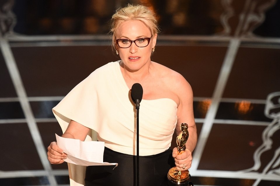 Patricia Arquette con su Oscar a la mejor actriz de reparto 