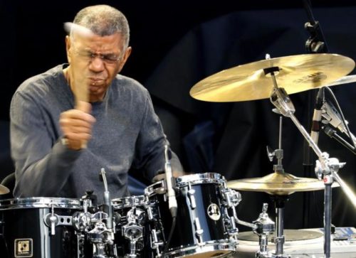 El batería Jack DeJohnette, durante su concierto con Ravi Coltrane y el guitarra Matt Garrison. JAVIER ETXEZARRETA