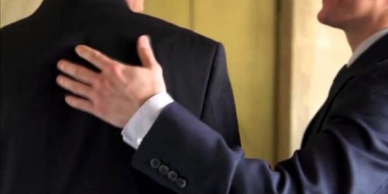 palmadita en la espalda