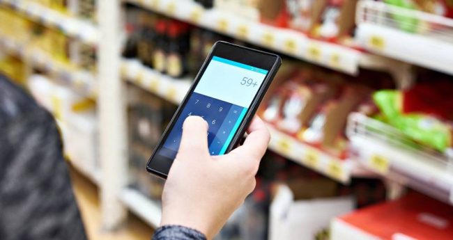 Calculator on a smartphone screen in the hand of women customers