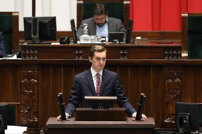 sebastian-kaleta-en-el-parlamento